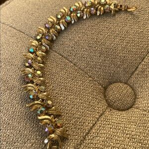 Vintage leaf with aurora Borealis  goldtone Bracelet signed Art